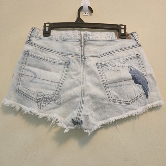 American Eagle Denim Shorts Embroidered Parrot Palm Tree VTG Mid Rise Women Sz 8 - Picture 1 of 14